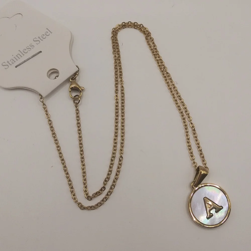 New gold plated stainless steel shell initial necklace - Picture 3 of 16